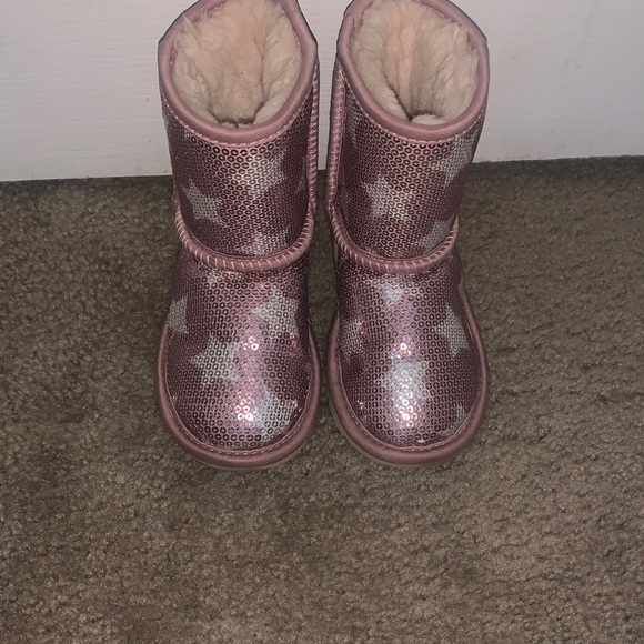 Pink and silver toodler UGG size 9 - Picture 1 of 2